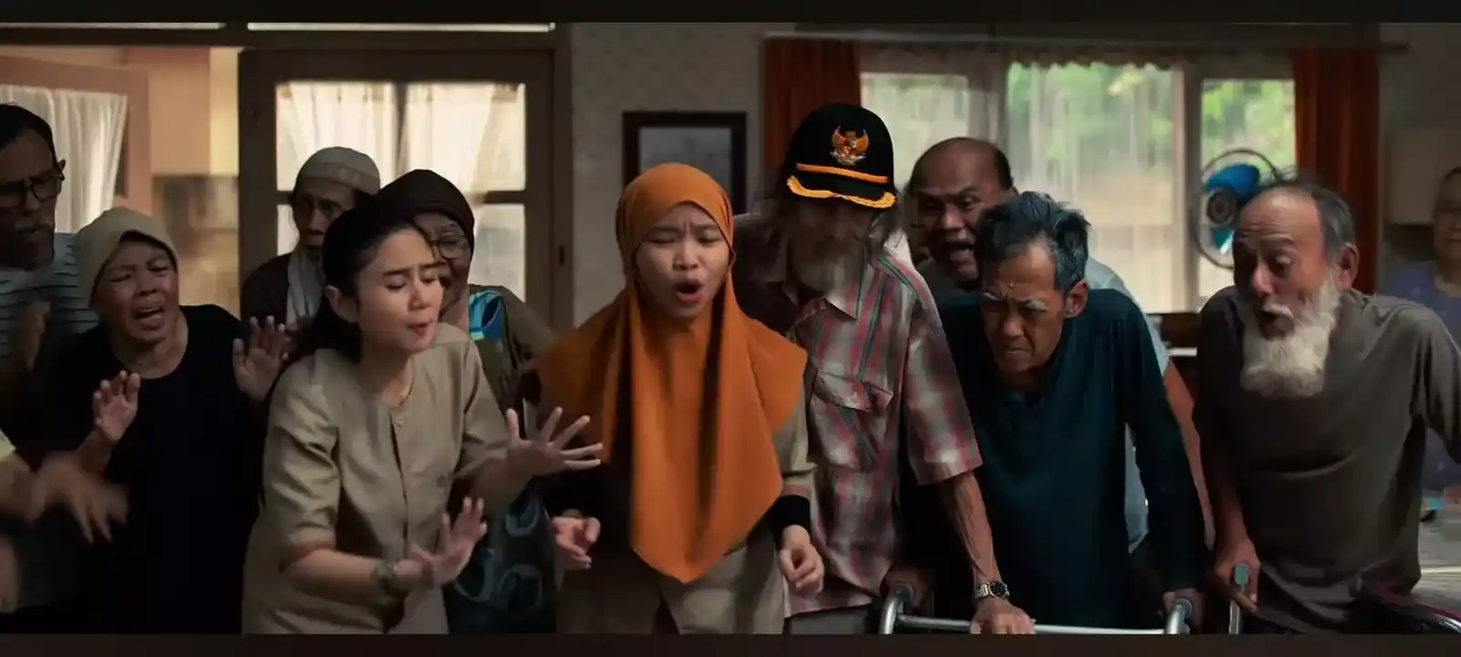 Lansia Penghuni Panti Jompo Turut Diajak Shooting Fakta Menarik Agak Laen Menyala Pantiku Blog GoPay