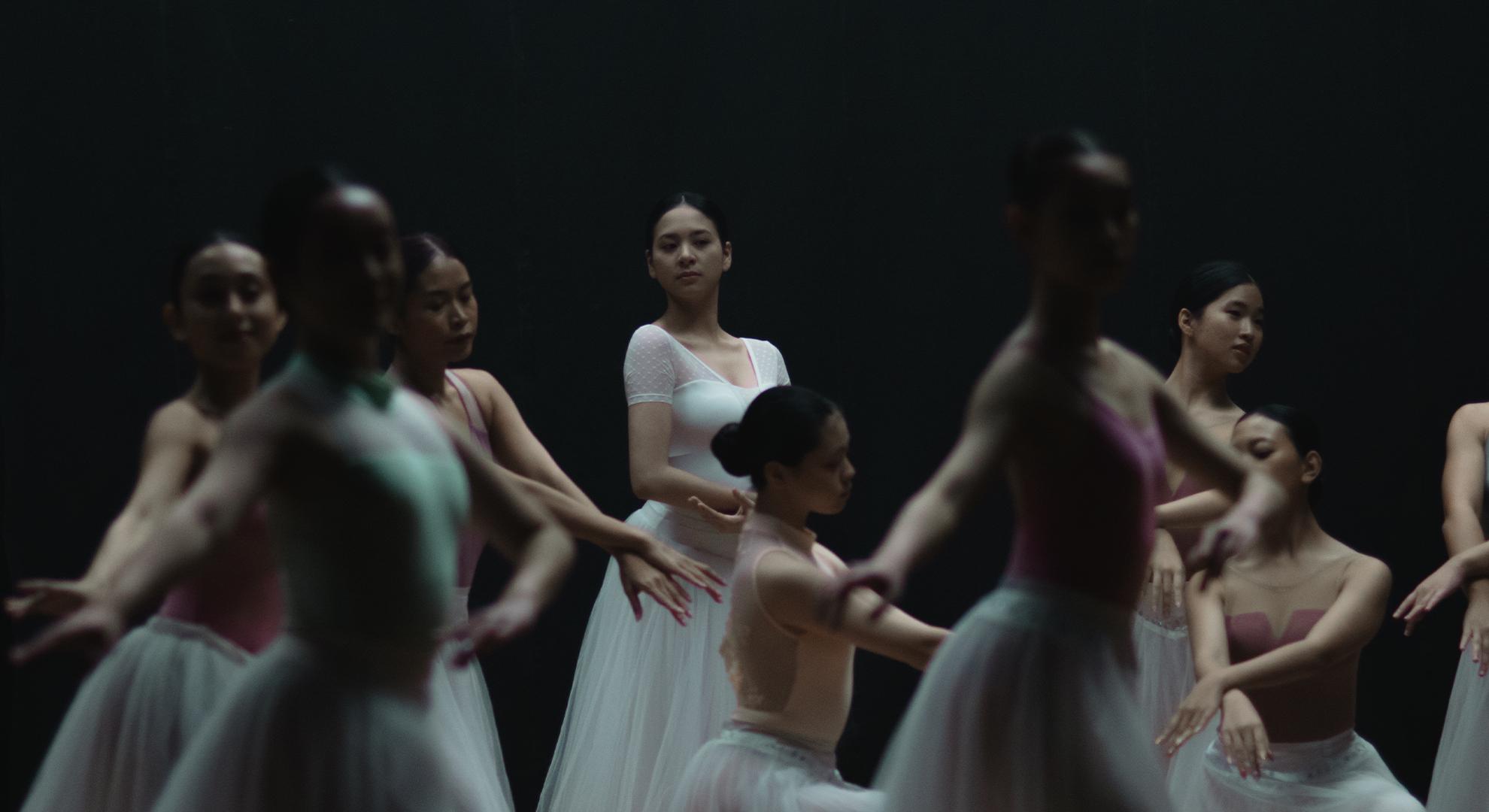 Risa dan Riri sudah bertumbuh dewasa