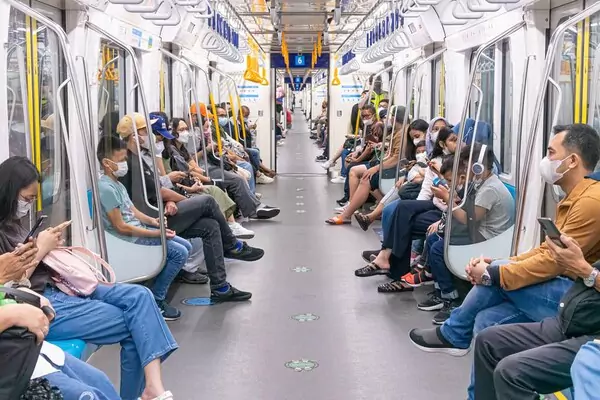 Pakai Transportasi Kolektif Lebih Irit Cara Hemat Anak Kos Blog GoPay