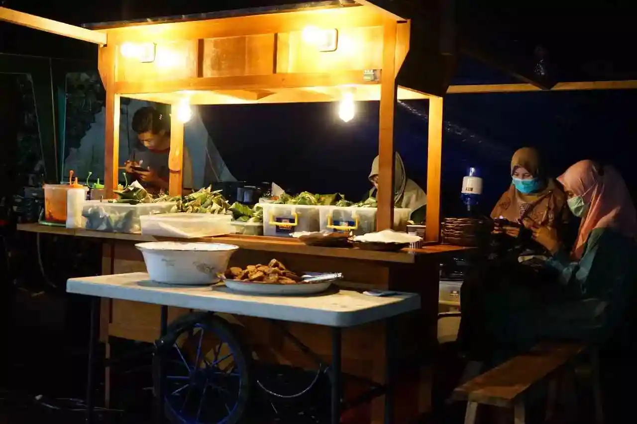 Angkringan atau Gerobak Kaki Lima Tempat yang Bisa Pakai QRIS Blog GoPay