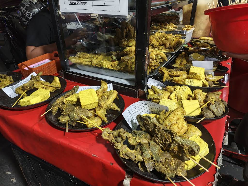 Nasi Uduk Ayam Goreng Kampung Melayu