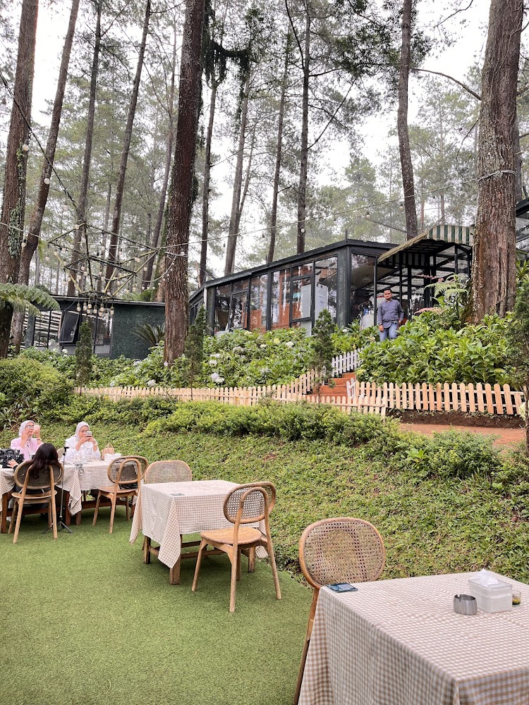 Lapinea Cafe & Resto