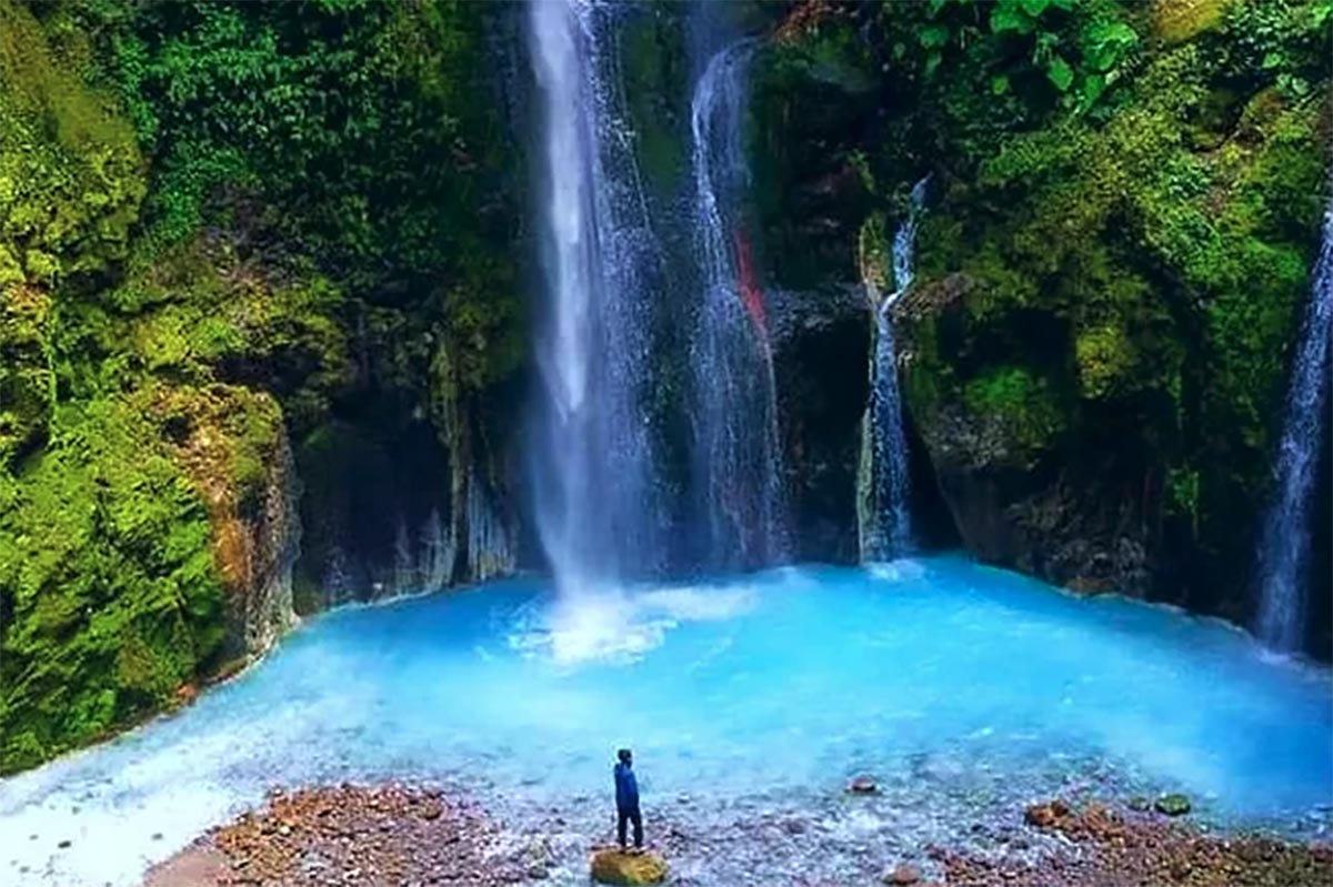 Air Terjun Dua Warna