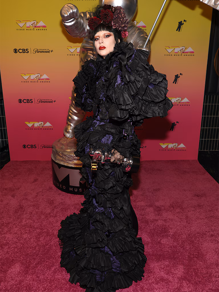 Ada original soundtrack dari Lady Gaga dan Doechii