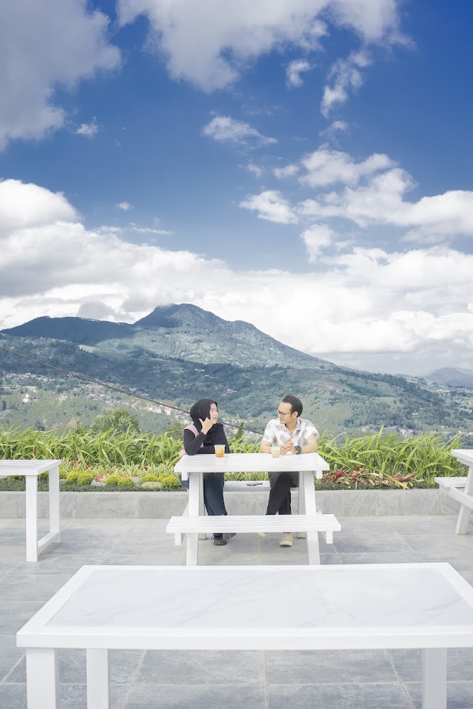 Nempoe Bandung Cafe & Resto